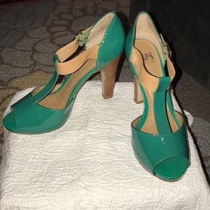 Gianni Bini t-strap open-toe heel - size 9